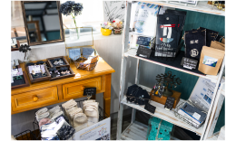 陳列された雑貨