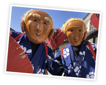 素隠居の格好をした二人の人物